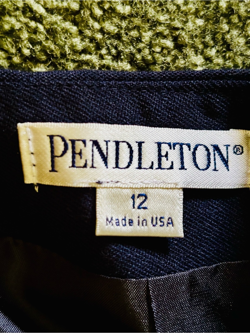 Vintage Wool Pendleton Navy Pencil Skirt - Classic Tailored Quality Basic - Picture 3 of 5